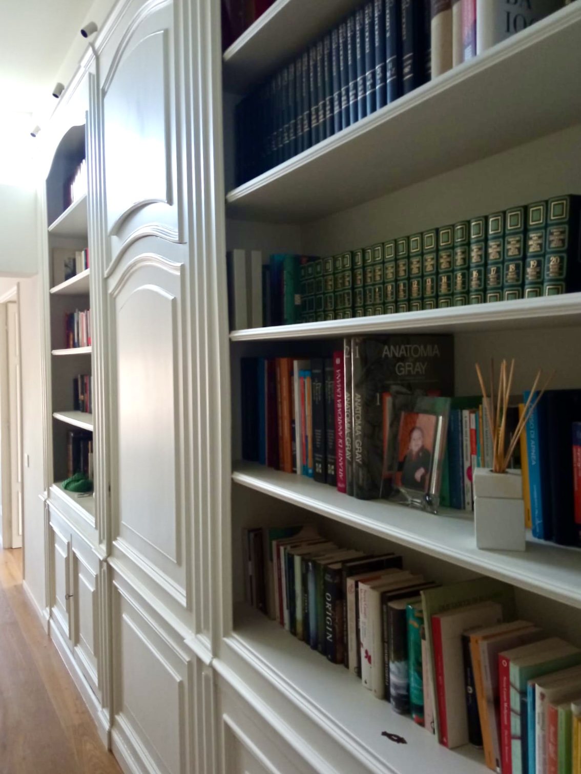 Libreria bianca su misura